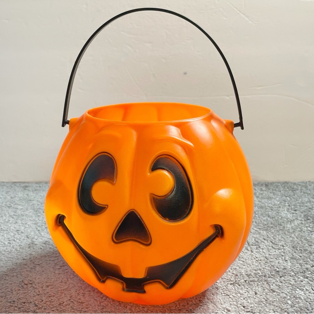 Vintage GRAND VENTURE Blow Mold Jack-O-Lantern Pumpkin Halloween Candy Bucket